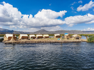 秘鲁的的喀喀湖湖乌拉圭人平台浮动芦苇 sout
