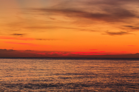 西西里岛的海岸上空的日出