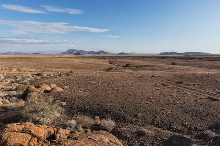 景观与落基山脉在纳米比亚沙漠。塞斯瑞姆, 索苏维来