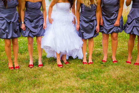 新娘和伴娘红鞋