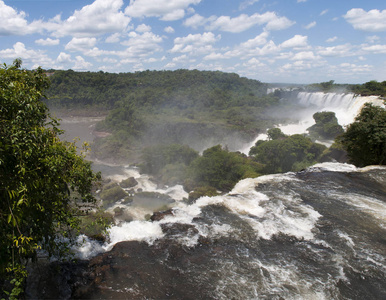 壮观的伊瓜苏瀑布，拉丁美洲的最重要的旅游景点之一的伊瓜苏 详细信息