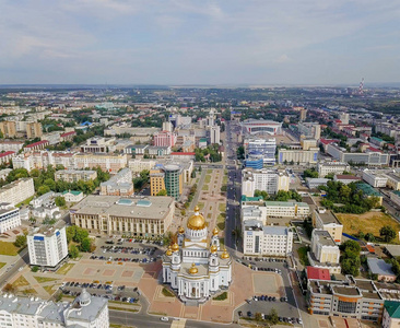 圣义勇士大教堂 Feodor 乌沙科夫。Saransk, 俄罗斯。美丽的城市全景