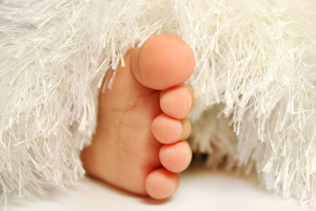 小小的婴儿脚照片