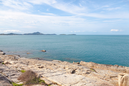 岩石海滩和海