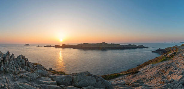 Grouin 全景在阳光下。一个岩石, 危险的点, 延伸到大西洋从西部布列塔尼, 法国