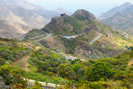 弯曲和狭窄的道路，阿山，特内里费岛，西班牙欧洲