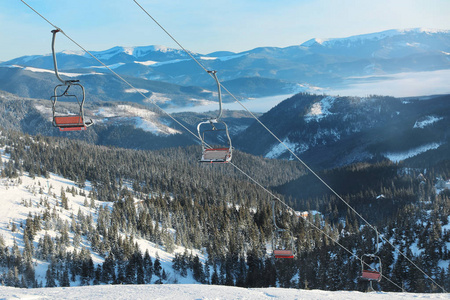 雪度假村滑雪升降机图片