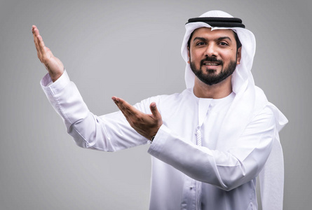 英俊的阿拉伯男子图片