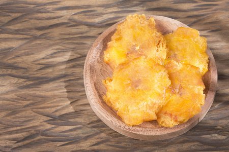 炸绿芭蕉或 Tostones