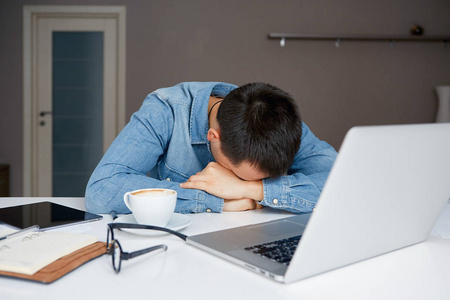 sleepworking 经过长时间的公费努力照片