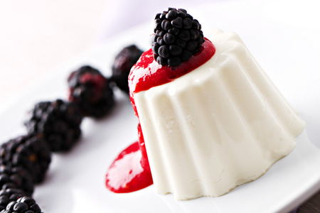 用鲜莓果布丁照片