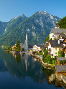 哈尔施塔特的山村。奥地利的阿尔卑斯山