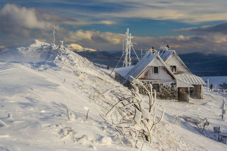 在 Bieszczady 山，南波兰东部山冬景