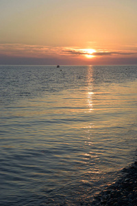 日落在海在 Imereti 海湾