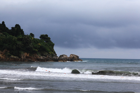 海面波海岸冲浪泡沫蓝色背景图片