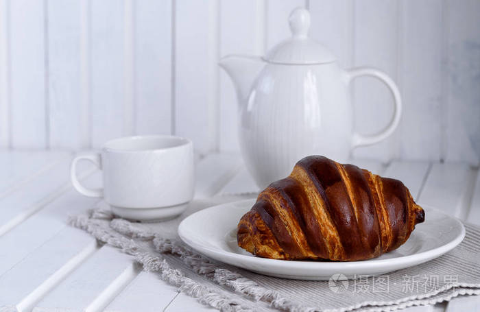 法式早餐配羊角面包和咖啡