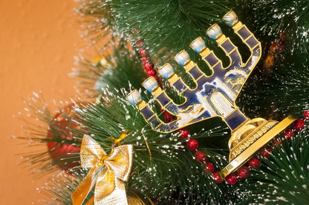 犹太烛台上一棵圣诞树 新年