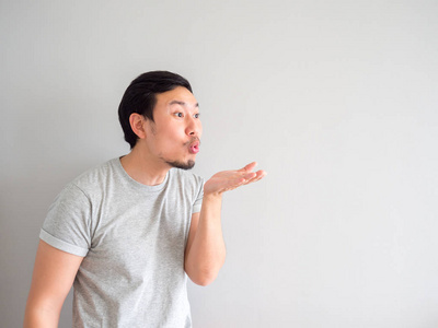 嘴巴吹气球图片-嘴巴吹气球素材-嘴巴吹气球插画-摄图新视界