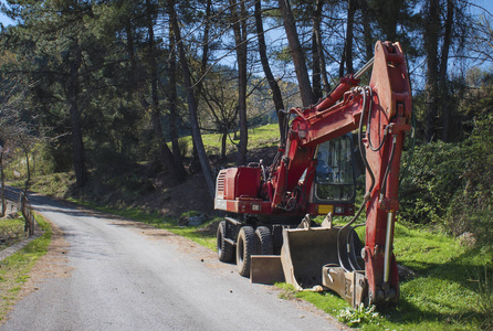 建设道路卡车停放在农村