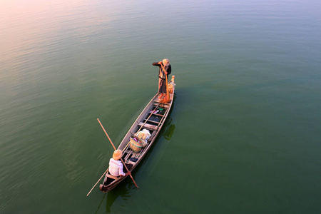 船上怎么钓鱼图片