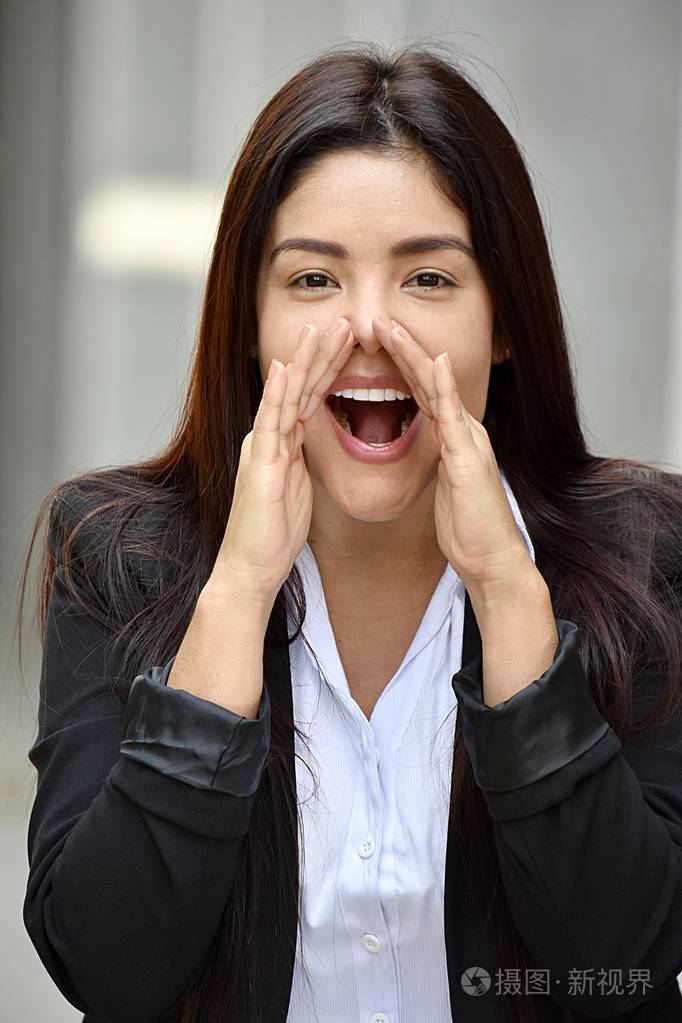 不同的商业妇女大喊大叫穿西装
