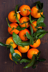只是从树上的柑橘。冬季水果