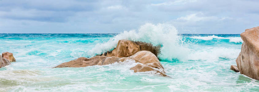 Seychelles, Paradise beach. La Digue at Anse Lazio, Source dA