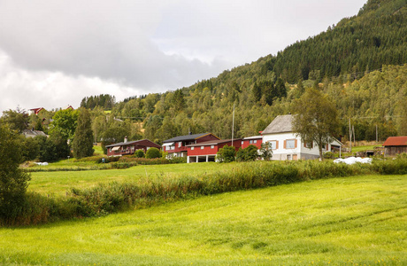 挪威的农村地方与村庄房子和山