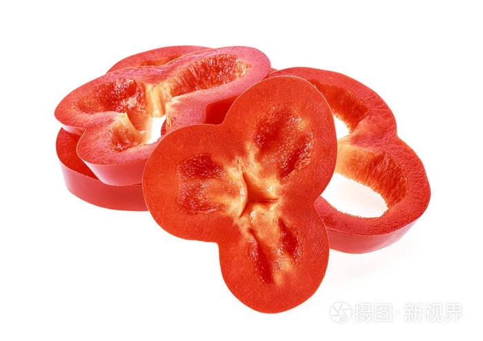 孤立在白色背景上的甜红椒片