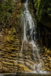 Krikiliotis 在 Panta Vrexei 在 Evritania 河上的瀑布