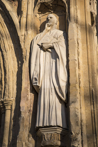 圣本笃十六世雕塑在诺威治大教堂