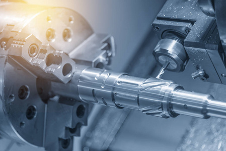 数控车床切割轴槽的机床照片