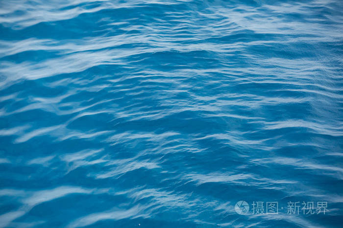 海蓝色水面