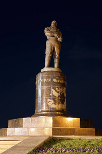 瓦列里  奇卡洛夫在下诺夫哥罗德的纪念碑。到 t 纪念碑