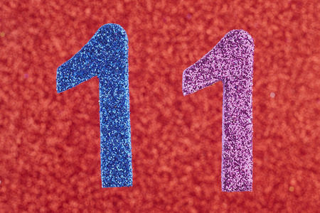在红色背景数字十一蓝紫色.anniversa照片