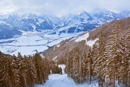 高山滑雪度假村湖畔奥地利