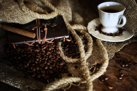 咖啡豆在纺织背景