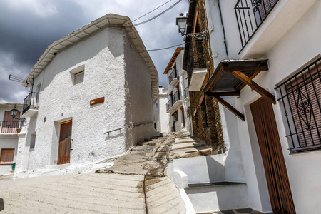 安静的街道，在西班牙格拉纳达 La Alpujarra Capileira