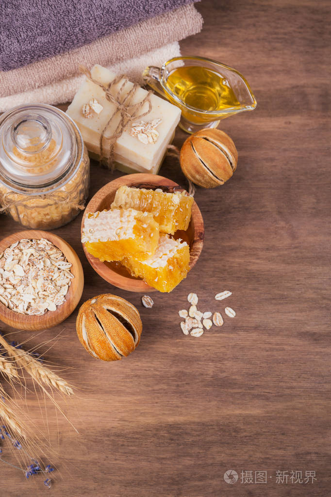蜂窝, 海盐, 燕麦片和手工肥皂与蜂蜜