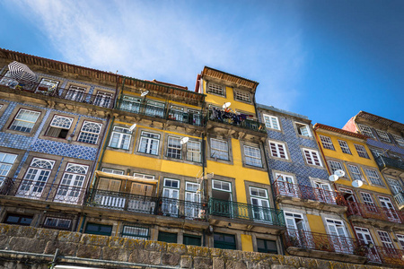 色彩缤纷的房子的里贝拉波尔图，葡萄牙