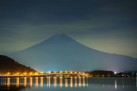 晚上从湖 kawaguchigo 日本富士山