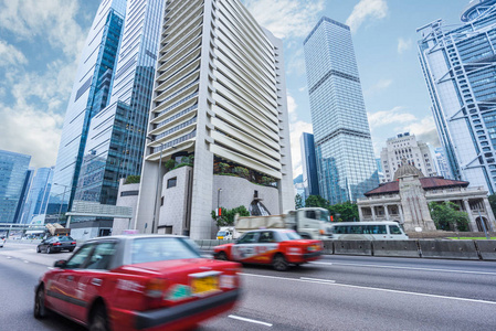 深圳市街景与背景下的城市景观