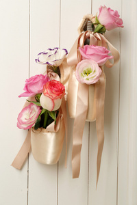 芭蕾舞鞋与玫瑰花