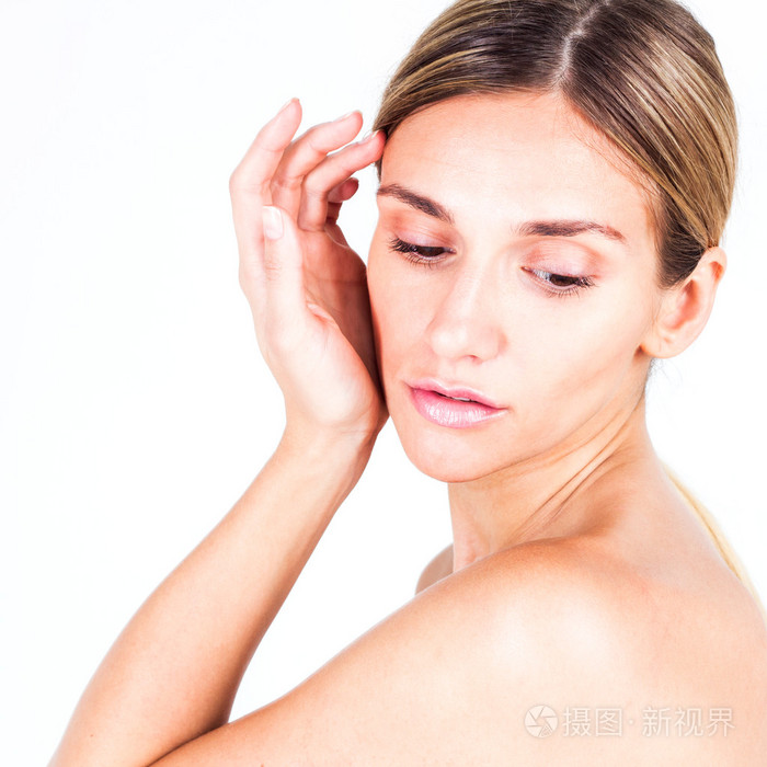 光滑的皮肤握住她的手她的面颊俯视的年轻女子