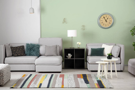 现代客厅内饰与舒适的沙发