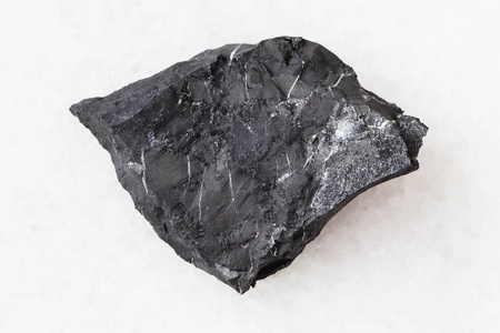 白色 shungite 页岩石片