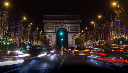 在巴黎香榭丽舍为圣诞节和凯旋门照亮背景