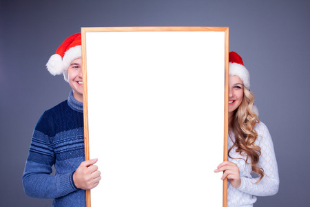 圣诞夫妇拿着空副本空间白板