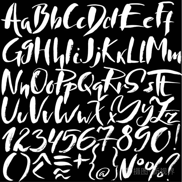 手绘制的字体由干画笔描边.grunge 风格字母表