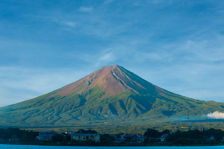 富士山夏天污垢圆锥没有雪河口湖照片